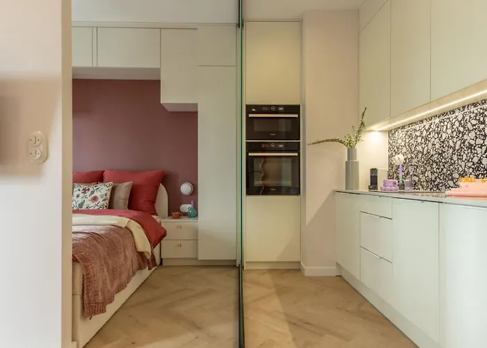 Urban Chic, In Center, Goreckiego 19 דירה